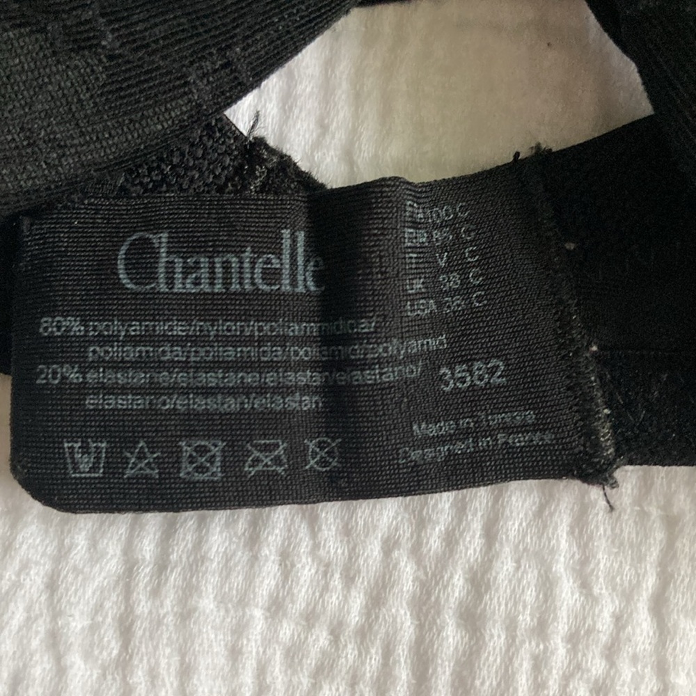 Chantelle Black Lace Underwire Bra with Adjustable Straps - Picture 2 of 2